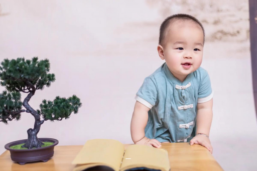 衡东六个月宝宝摇头正常吗